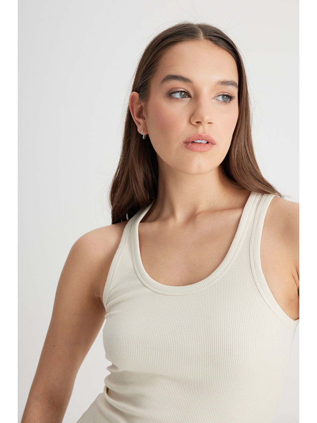 Slim Fit Dar Kesim Bej Tişört-1