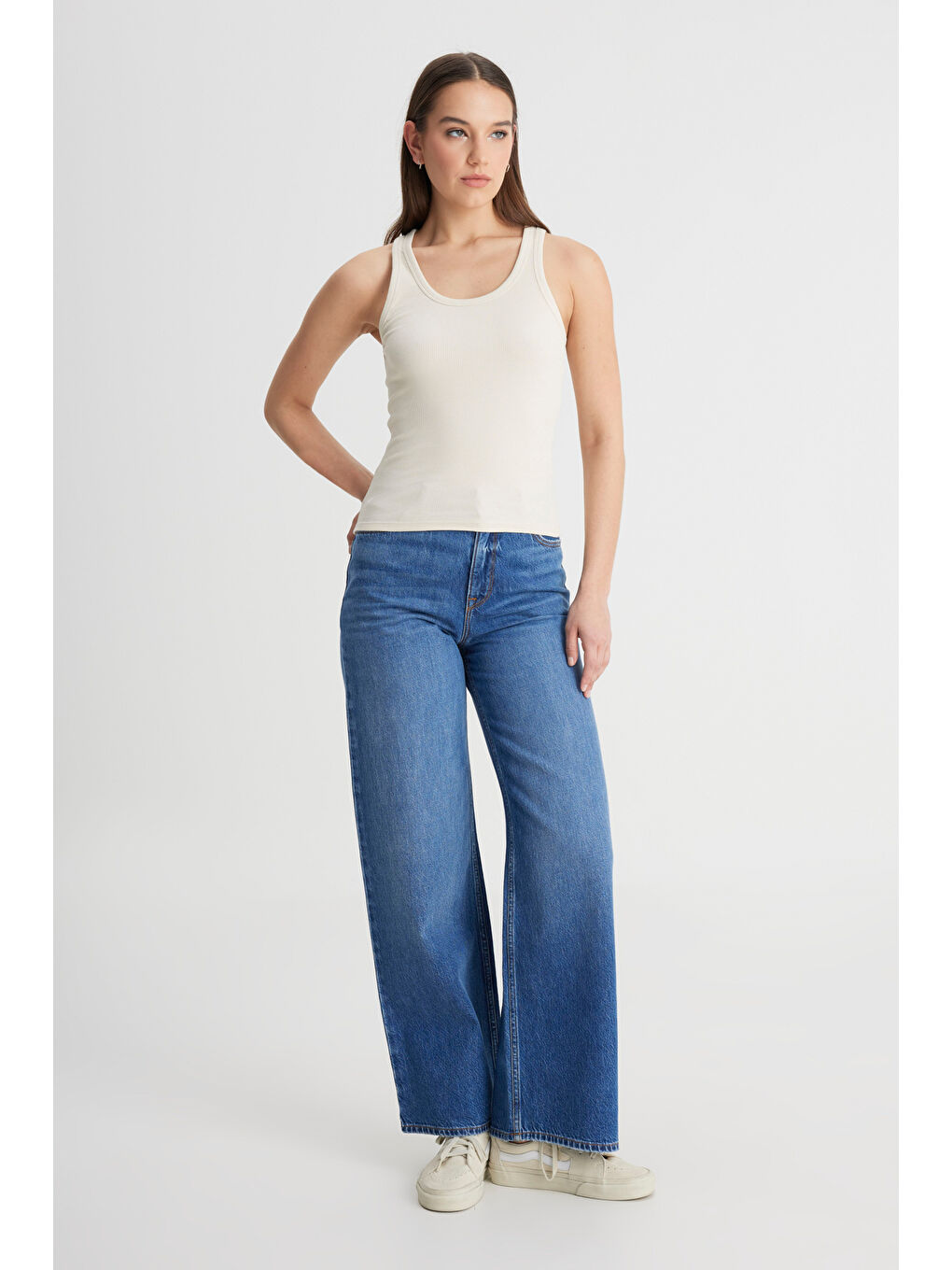 Slim Fit Dar Kesim Bej Tişört-2