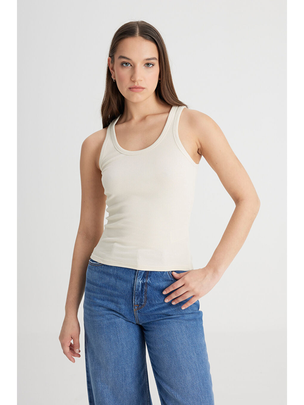 Slim Fit Dar Kesim Bej Tişört-3