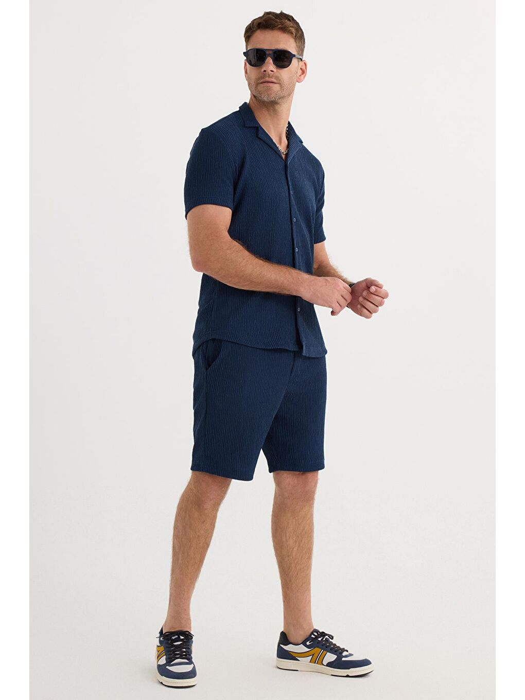 Lacivert Erkek Slim Fit Dar Kesim Apaş Yaka Beli Bağcıklı İndigo Gömlek Şort Takım