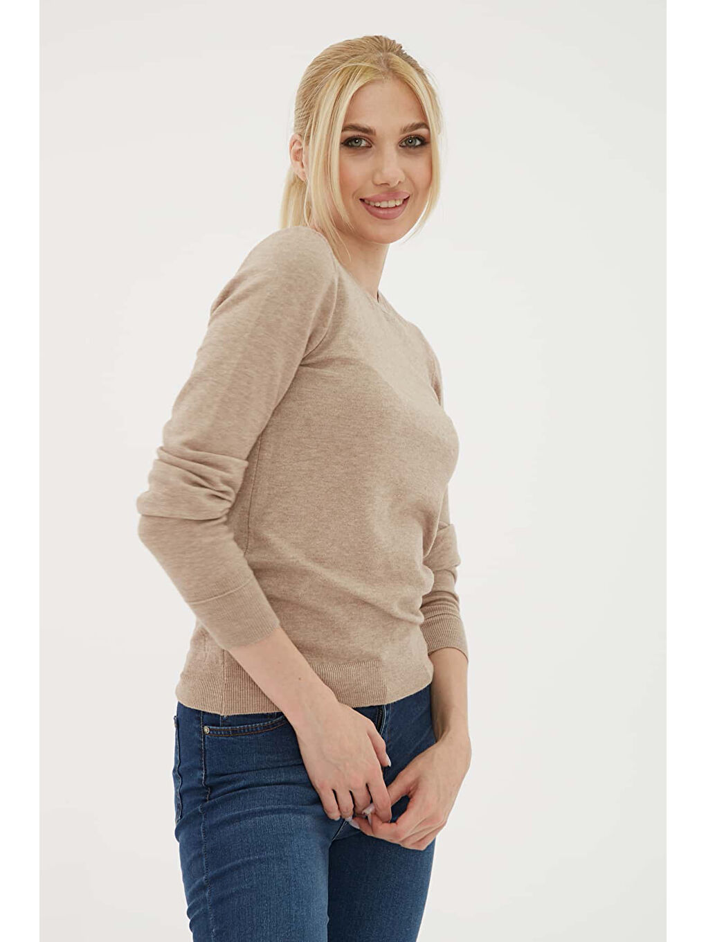 Bej Regular Fit Bisiklet Yaka Kazak 25K0777K1-3