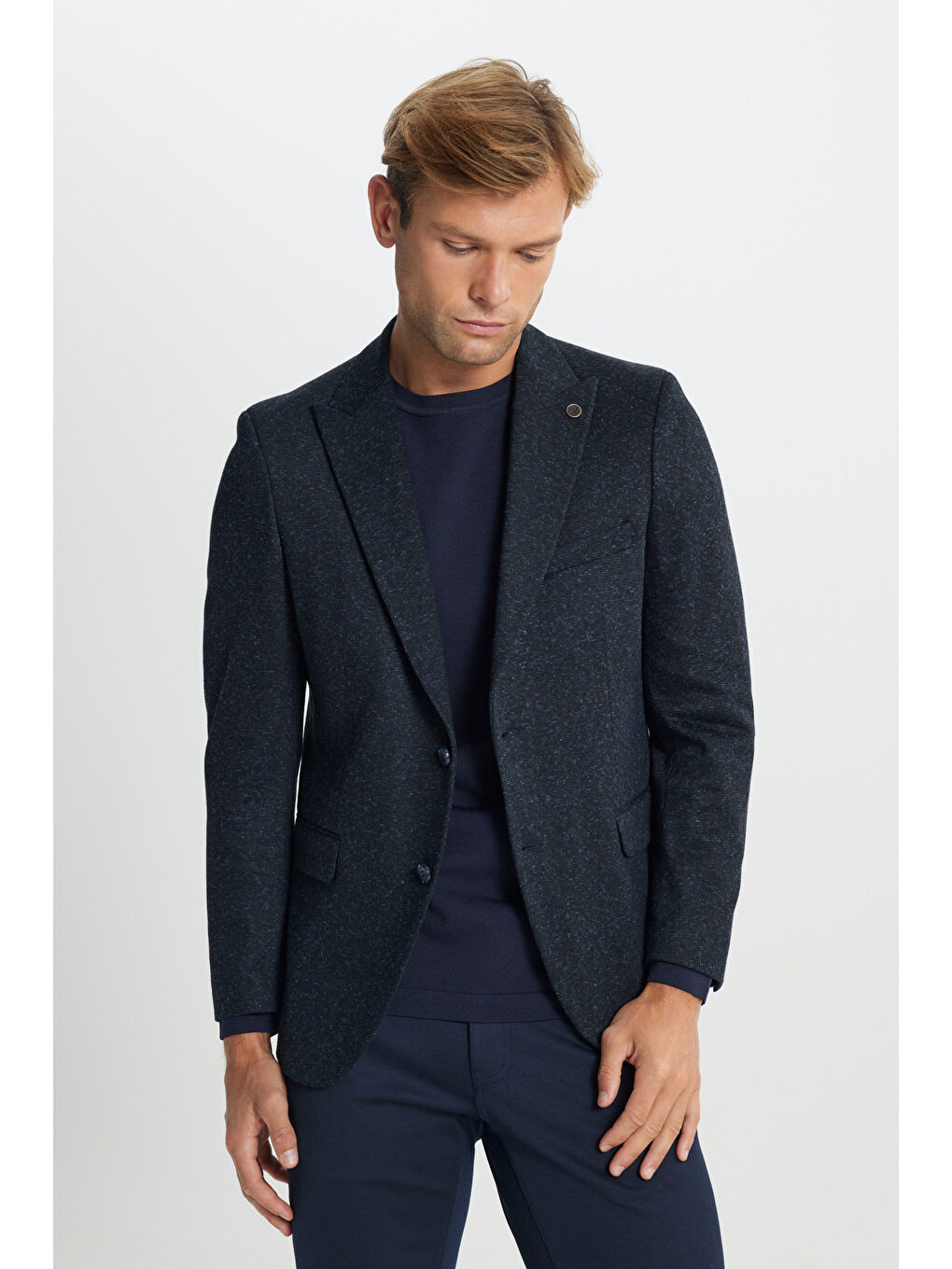 Erkek Lacivert Yünlü Regular Fit Rahat Kesim Kırlangıç Yaka Armürlü Kapak Cepli Ceket