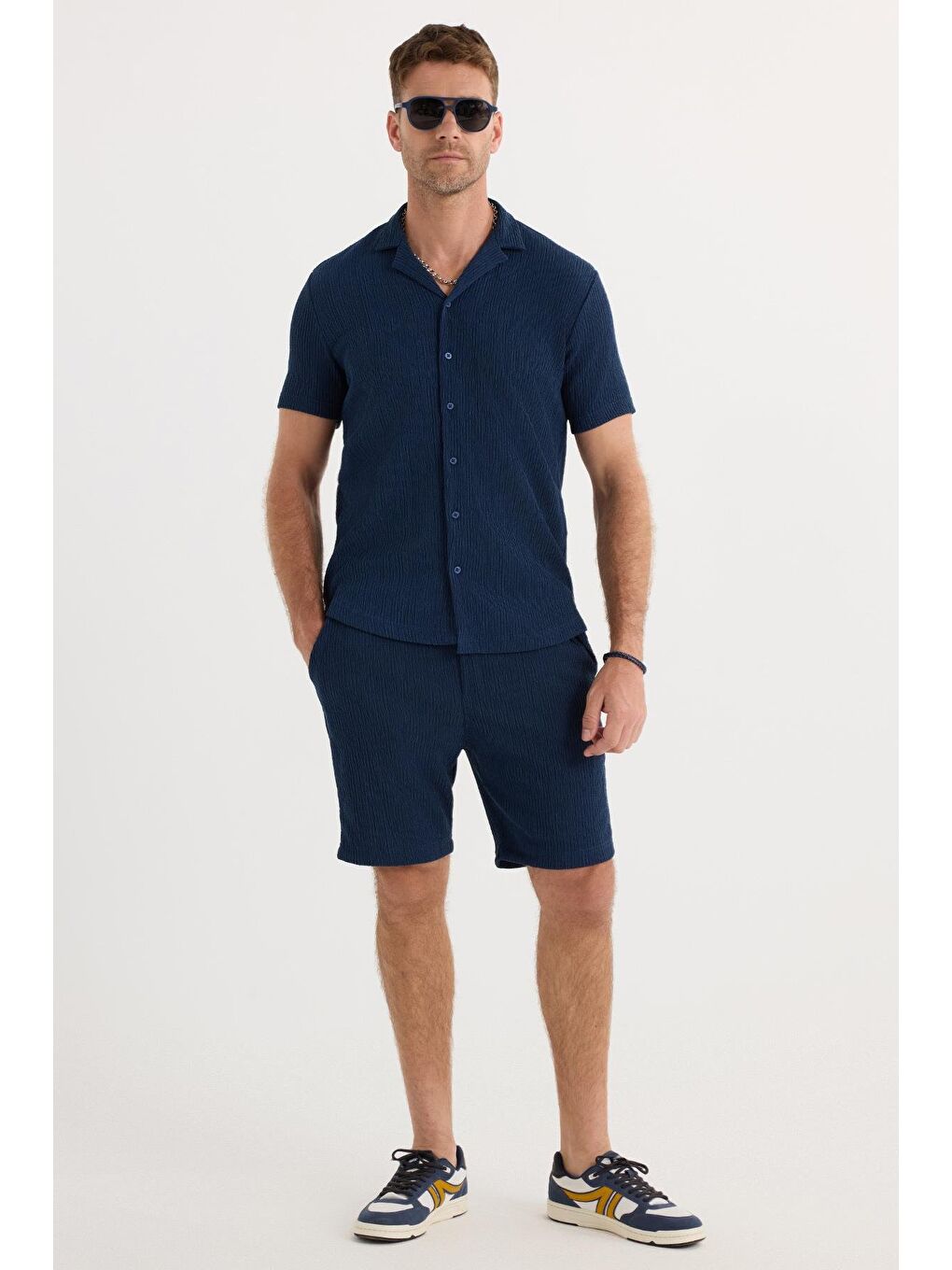 Lacivert Erkek Slim Fit Dar Kesim Apaş Yaka Beli Bağcıklı İndigo Gömlek Şort Takım-1