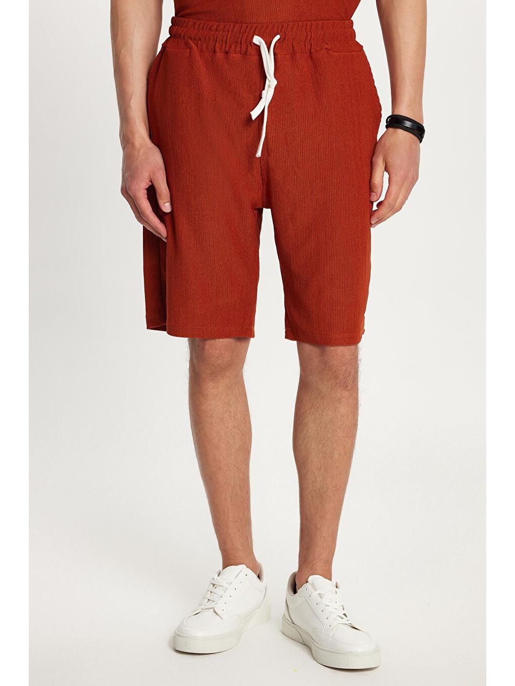 Kırmızı Erkek Standart Fit Pamuklu Jakarlı Baskılı Bisiklet Yaka Beli Bağcıklı Kiremit Şort Takım-1