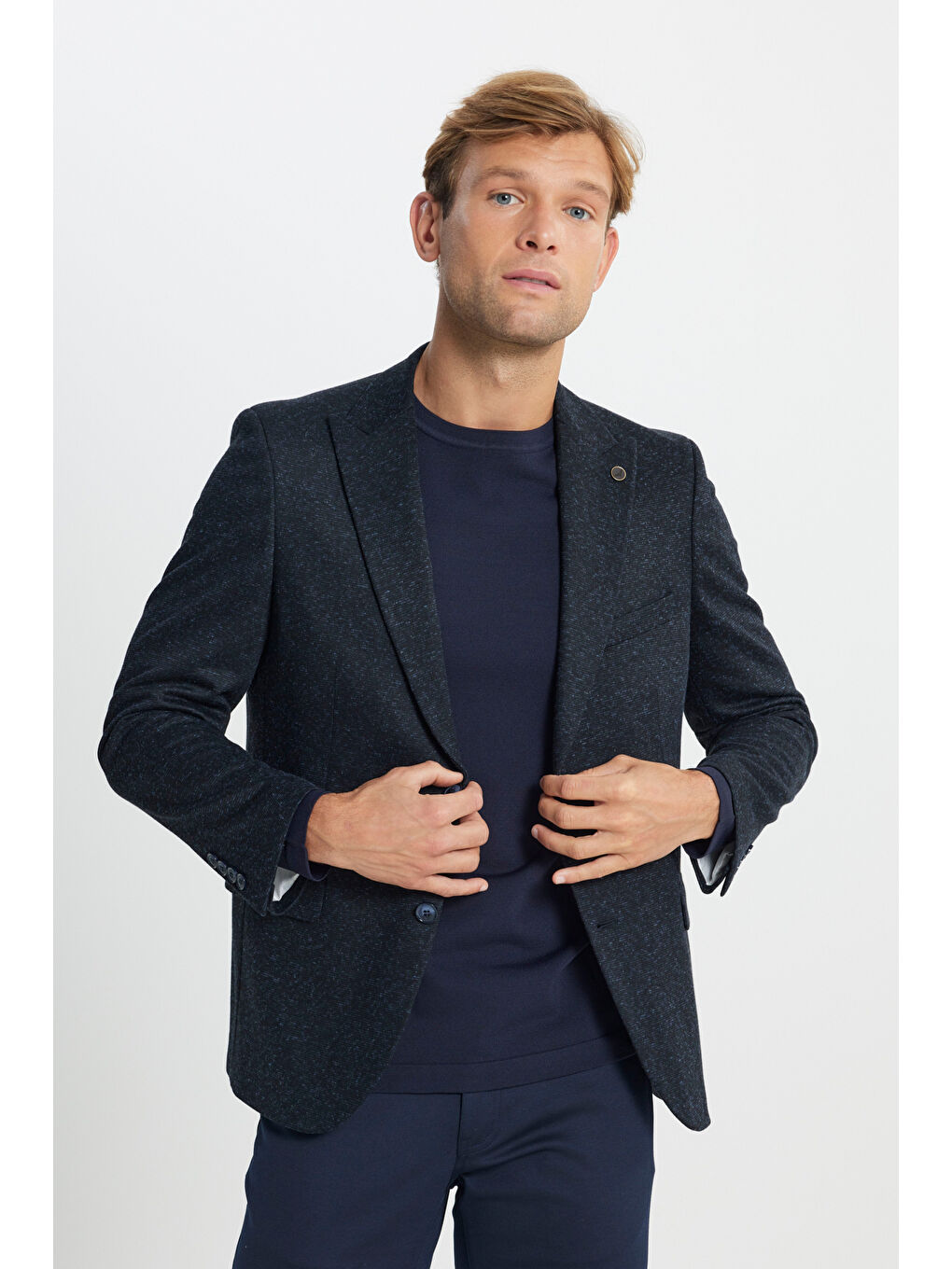 Erkek Lacivert Yünlü Regular Fit Rahat Kesim Kırlangıç Yaka Armürlü Kapak Cepli Ceket-2