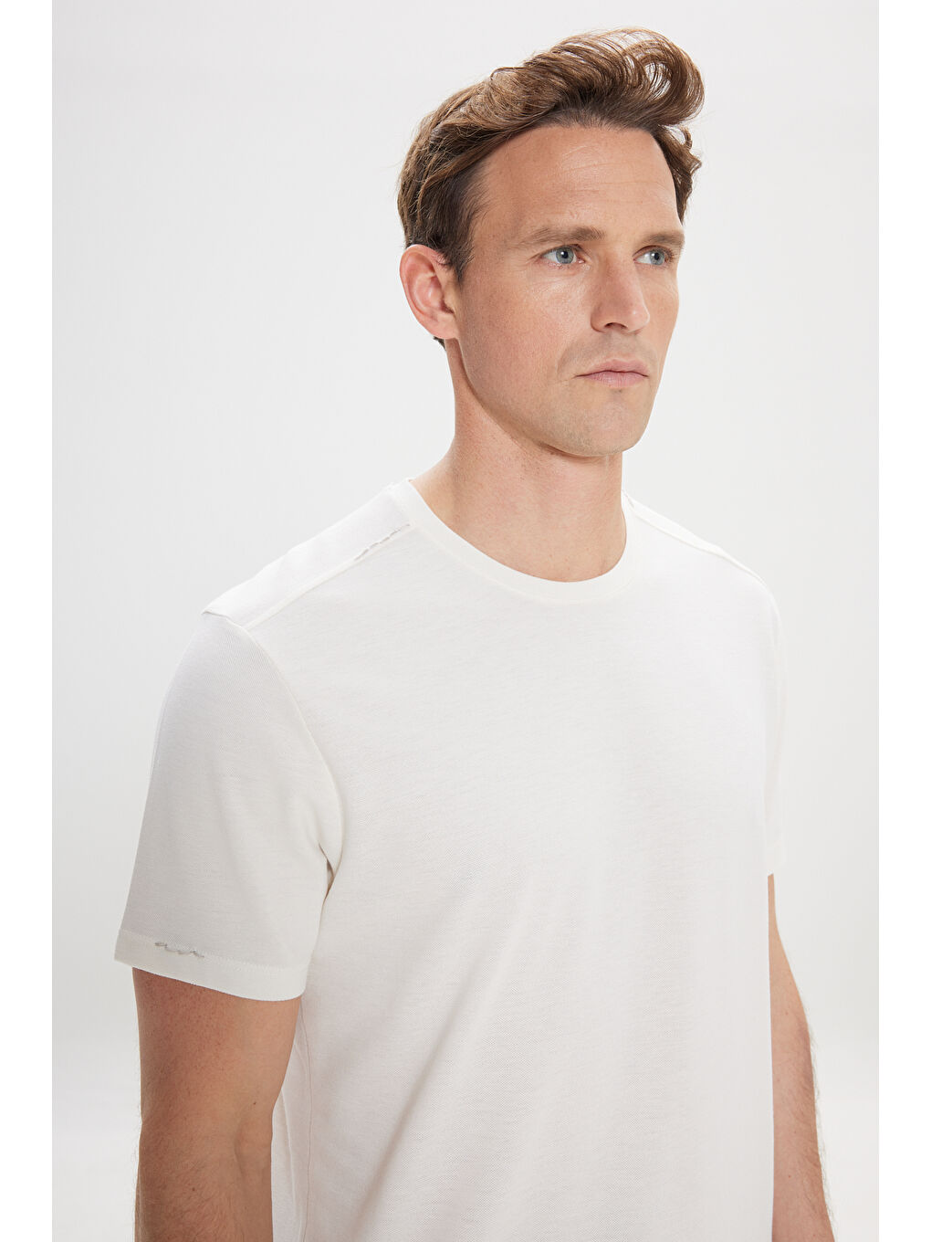 Erkek Ekru Slim Fit Dar Kesim Pamuklu Bisiklet Yaka Tişört-2