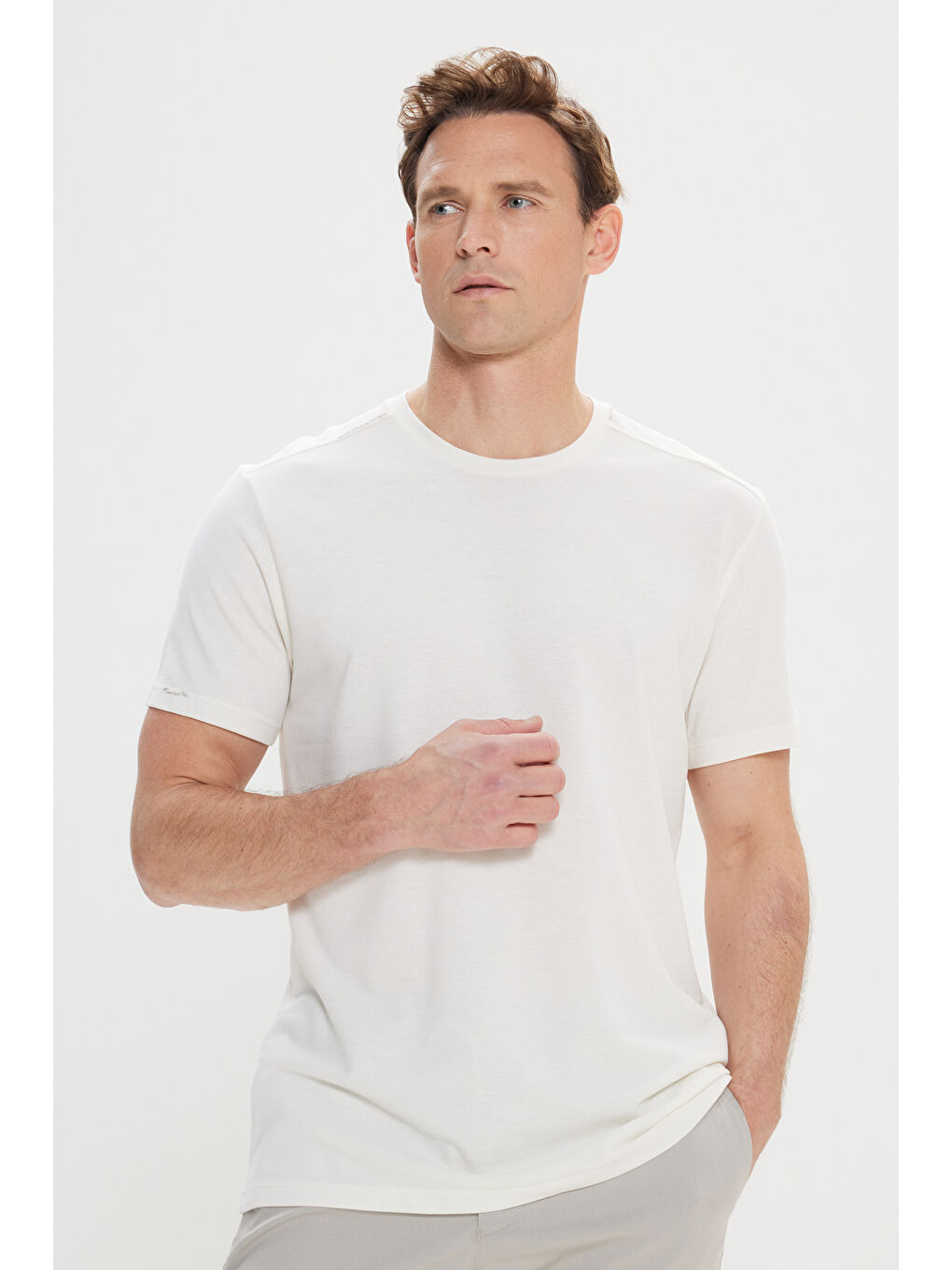 Erkek Ekru Slim Fit Dar Kesim Pamuklu Bisiklet Yaka Tişört-3