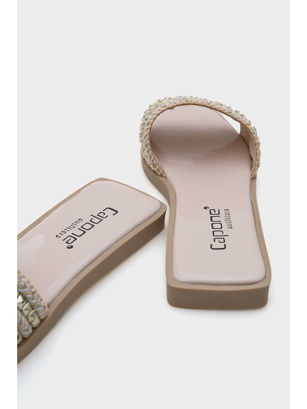 Beyaz Kourtney Düz Topuklu Küt Burunlu Metal Aksesuarlı Hasır Kadın Terlik-3