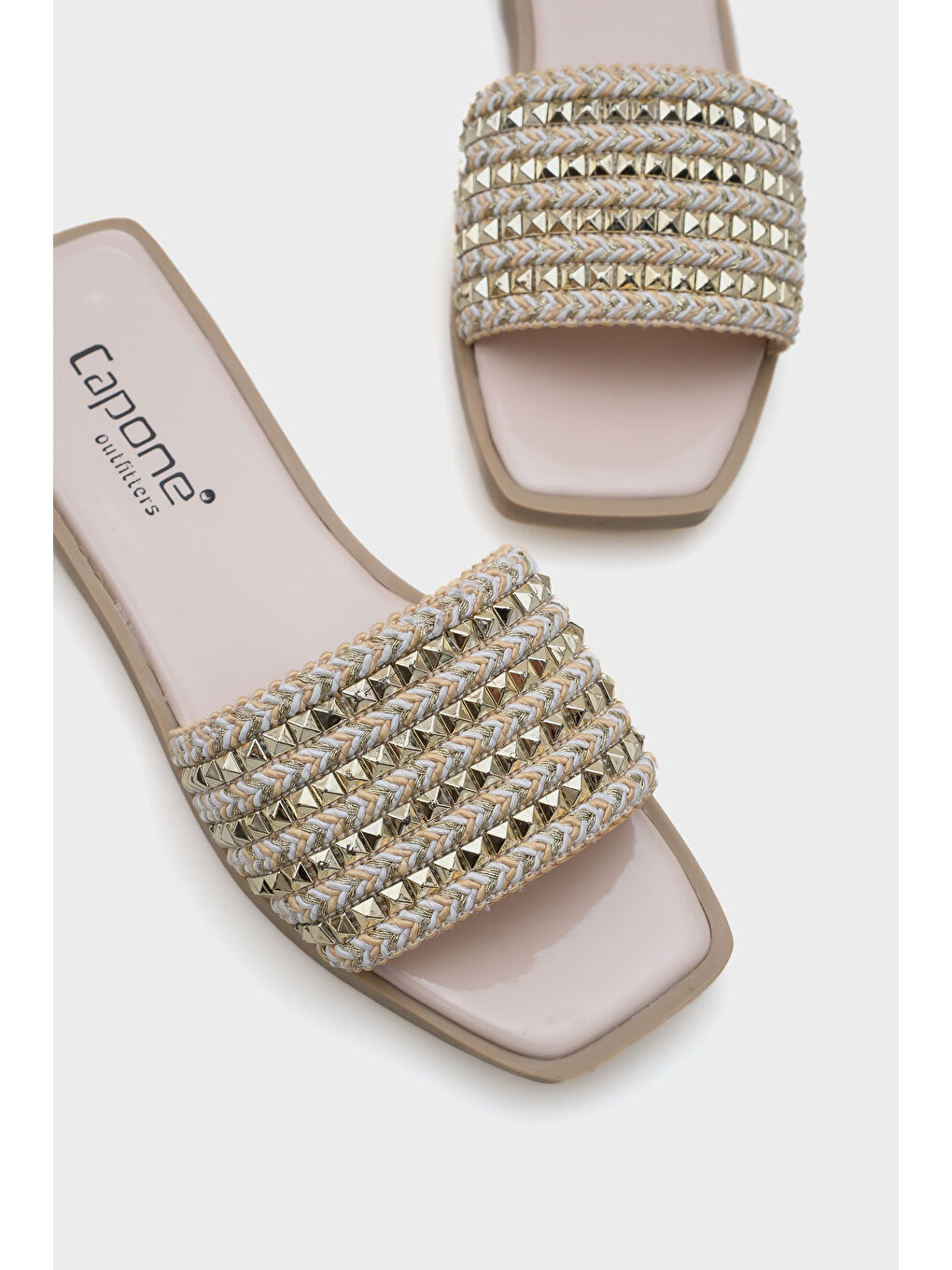 Beyaz Kourtney Düz Topuklu Küt Burunlu Metal Aksesuarlı Hasır Kadın Terlik-4