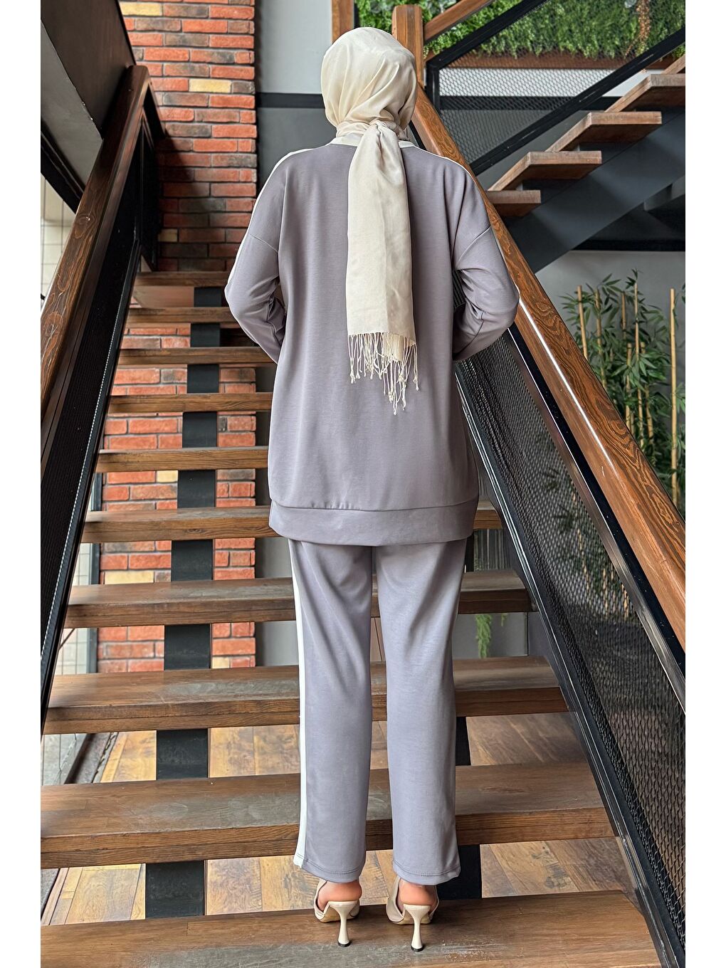 Gri Renk Garnili Taşlı Büyük Beden Tesettür Tunik Pantolon İkili Takım-7