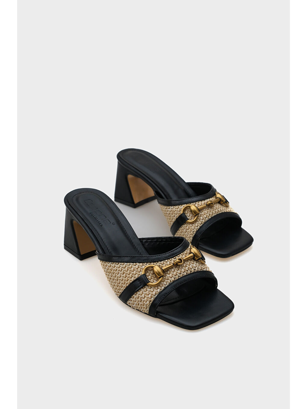 Siyah Natalie Hasır Orta Topuklu Ahşap Tokalı Kadın Terlik-1