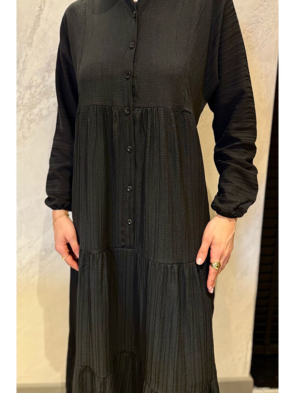 Siyah Düğme Detaylı Fırfırlı Tesettür Elbise-5