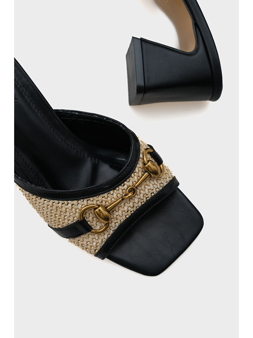 Siyah Natalie Hasır Orta Topuklu Ahşap Tokalı Kadın Terlik-3