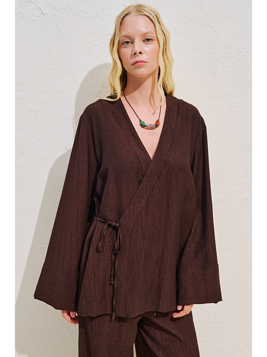 Kahverengi Dokulu Bağlamalı Kimono Bluz Acıkahve-2