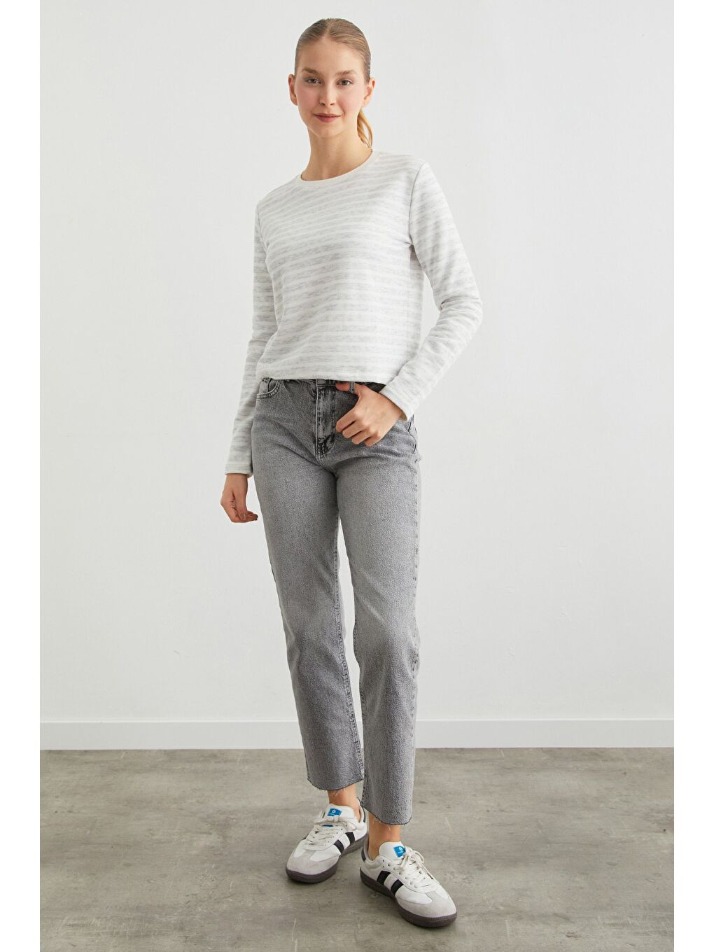 Gri 3 İplik Şardonsuz Çizgili Bisiklet Yaka Sweatshirt-2