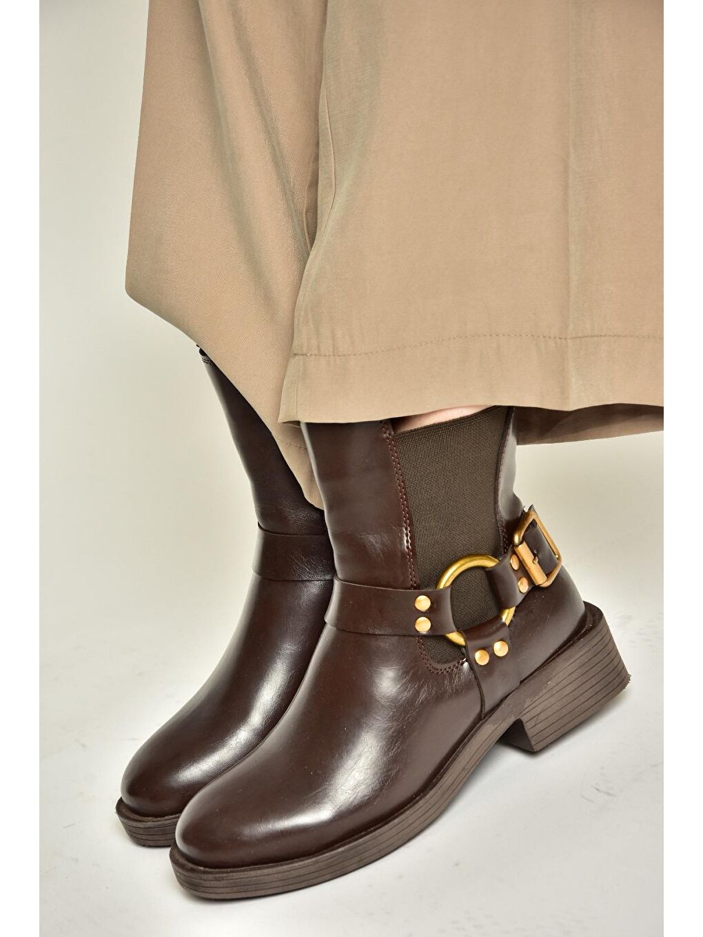 T8208810 Kahverengi Kadın Bot-2