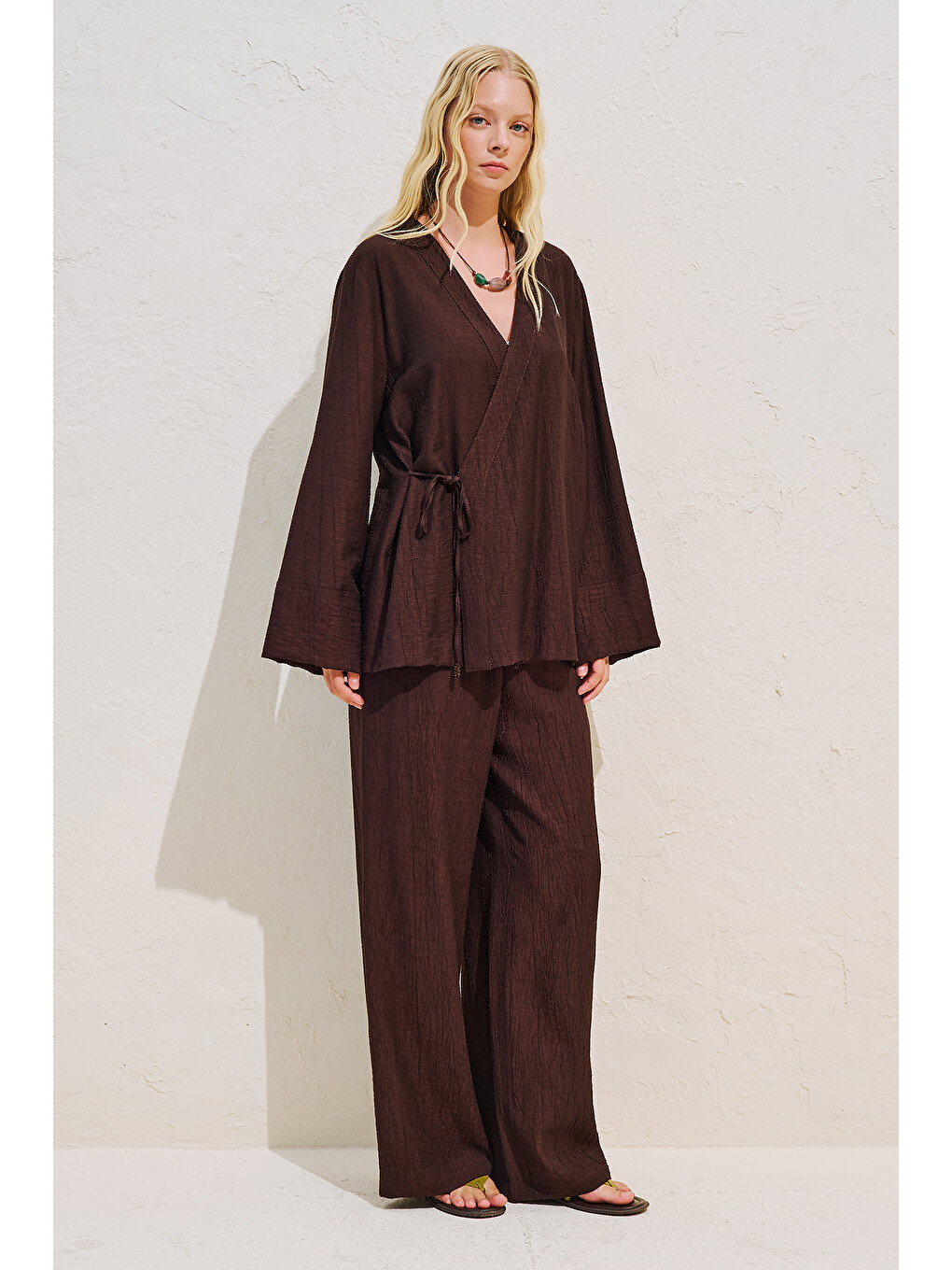 Kahverengi Dokulu Bağlamalı Kimono Bluz Acıkahve-5