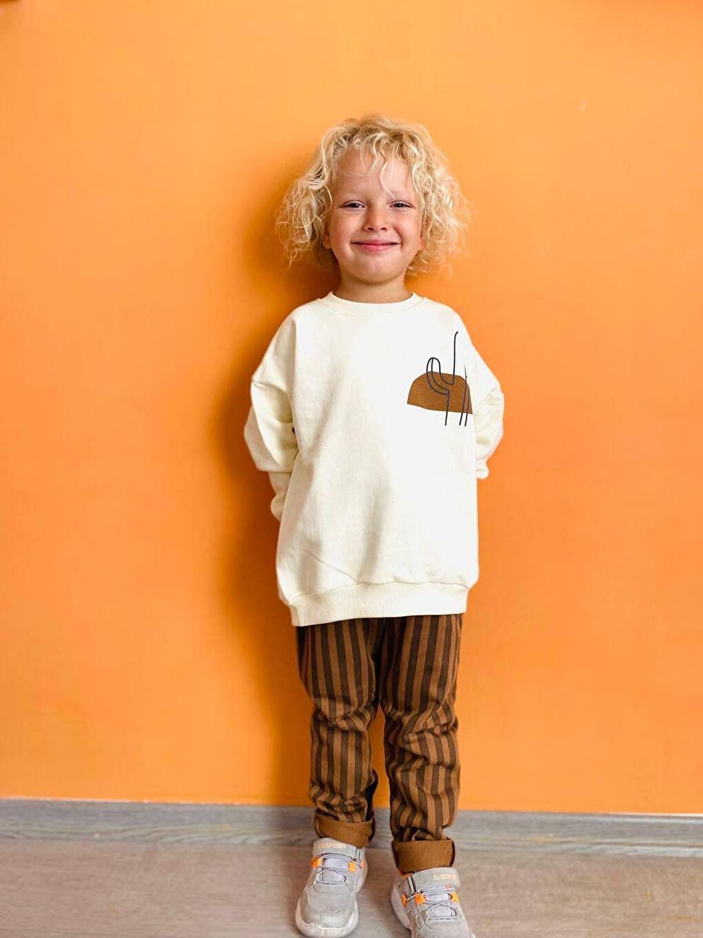 Karışık Erkek Çocuk Pamuklu Ekru Kaktüs Baskılı Sweatshirt Ve Kahverengi Çizgili Pantolon Takım-1