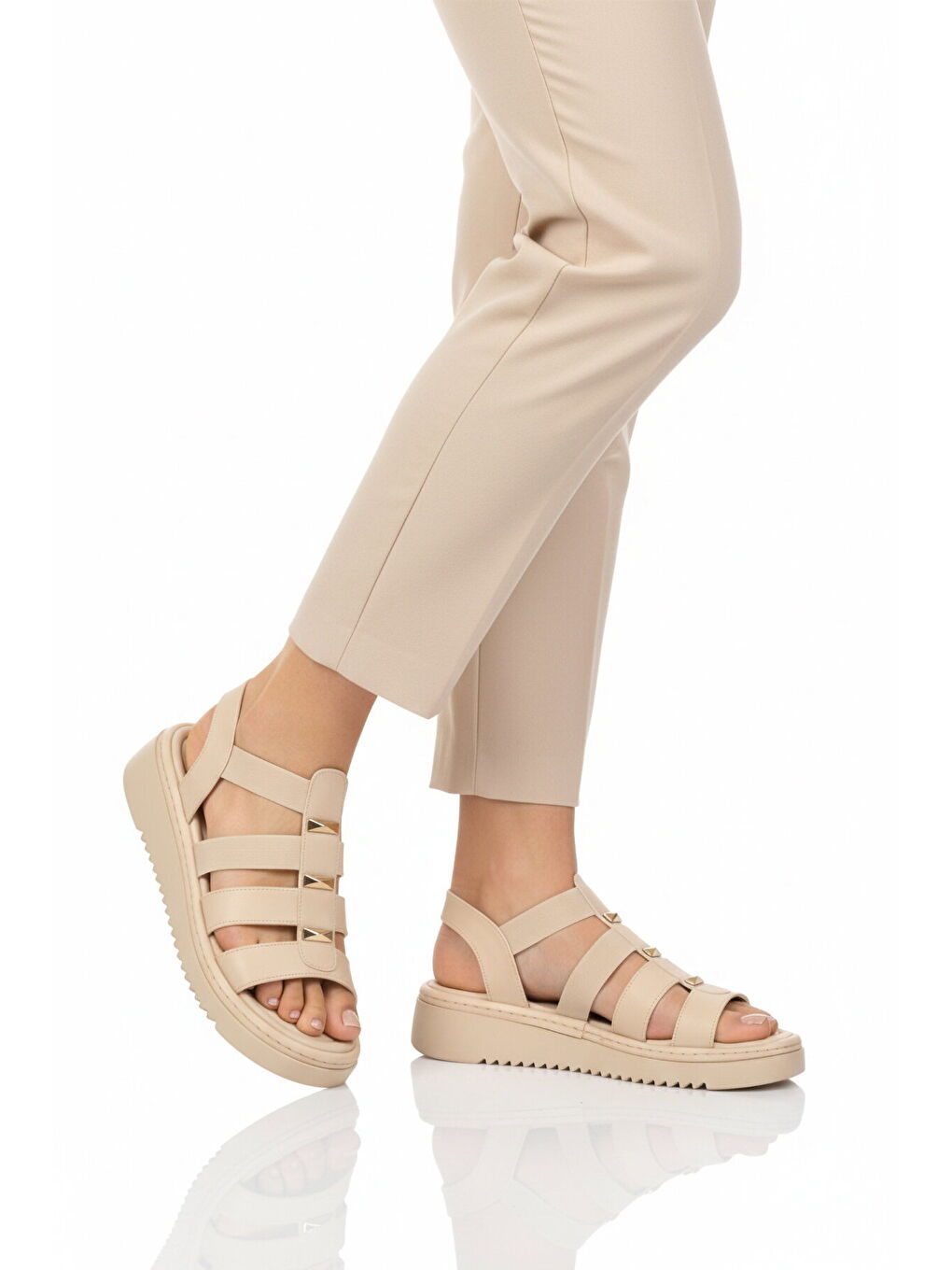 Kadın Bej Hafif Bilekten Elastik Sandalet 35397 G