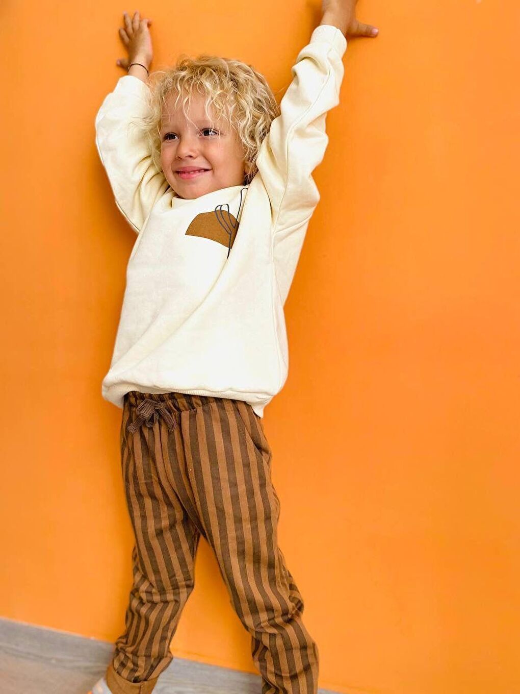 Karışık Erkek Çocuk Pamuklu Ekru Kaktüs Baskılı Sweatshirt Ve Kahverengi Çizgili Pantolon Takım-2