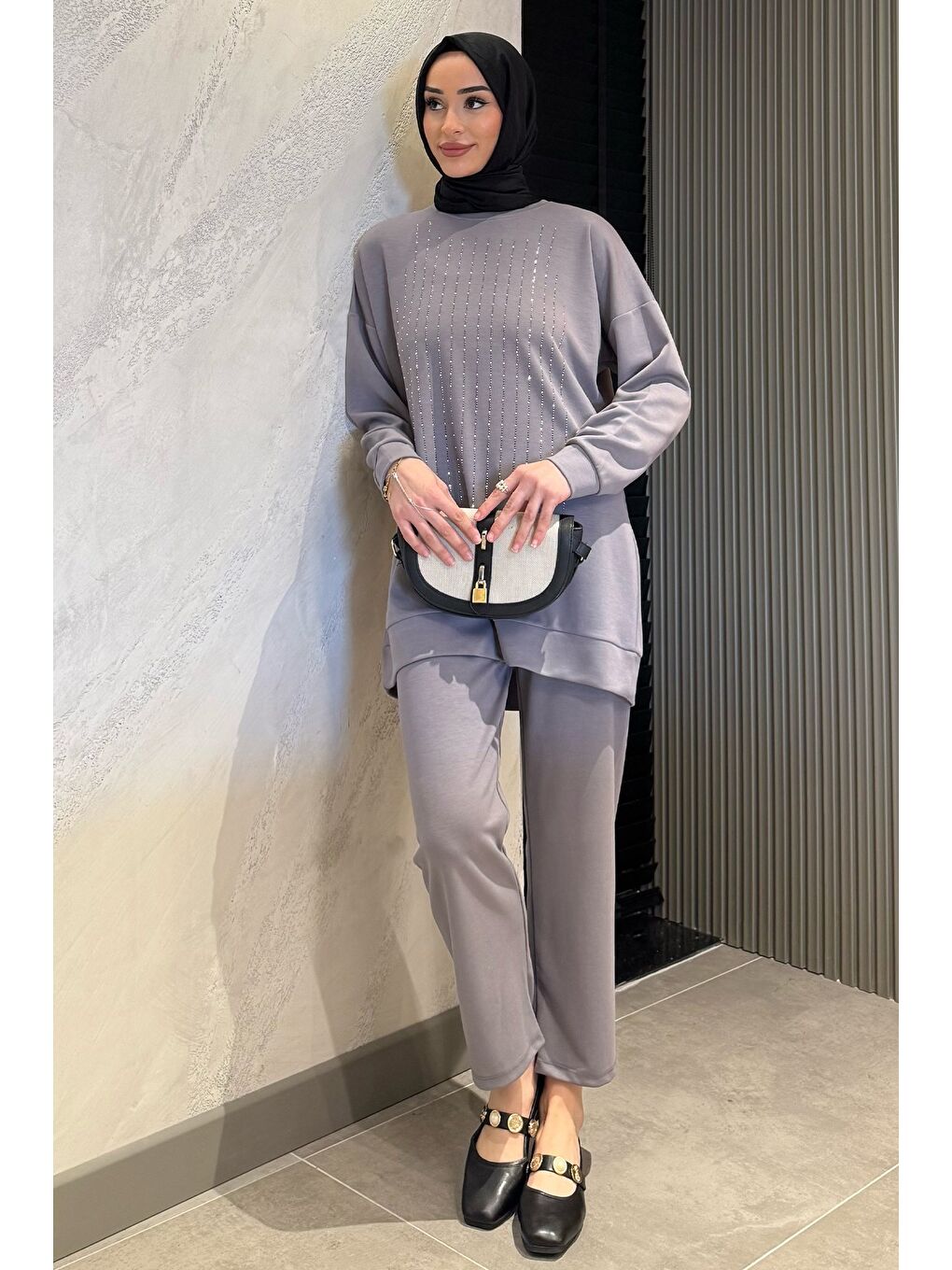 Gri Bisiklet Yaka Ön Taşlı Büyük Beden Tesettür Tunik Pantolon İkili Takım-1