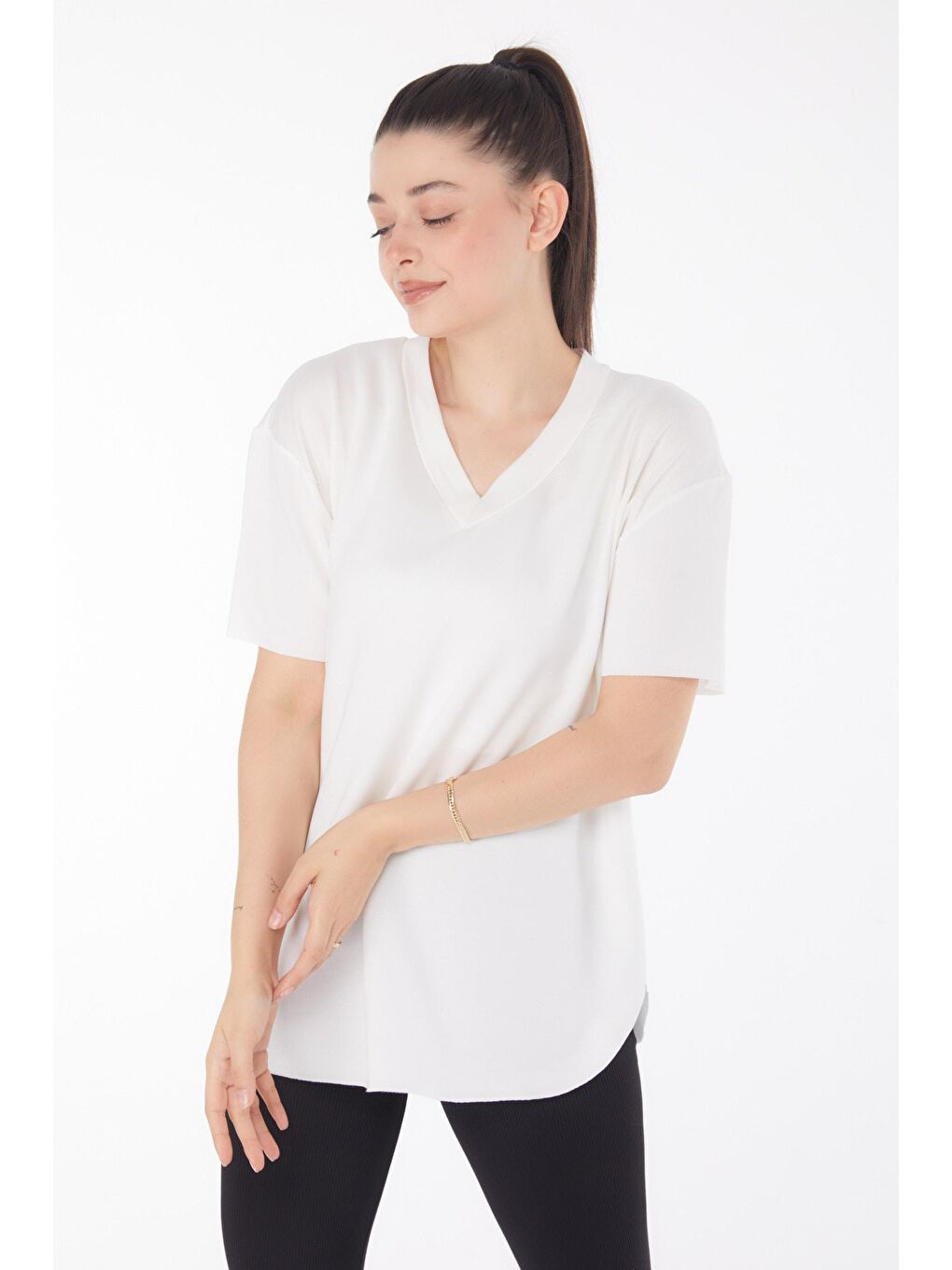 Orta Kadın Beyaz V Yaka Kısa Kollu Tişört - 25845-1