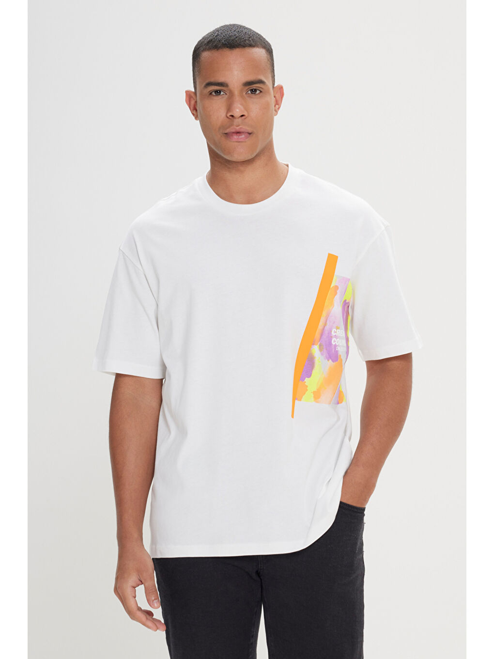 Erkek Beyaz Loose Fit Bol Kesim %100 Pamuk Yumuşak Dokulu Baskılı Bisiklet Yaka Tişört-2