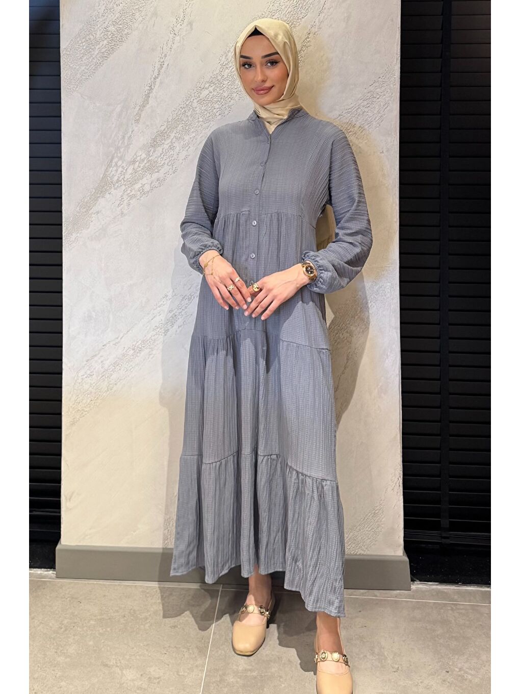 Gri Düğme Detaylı Fırfırlı Tesettür Elbise-2