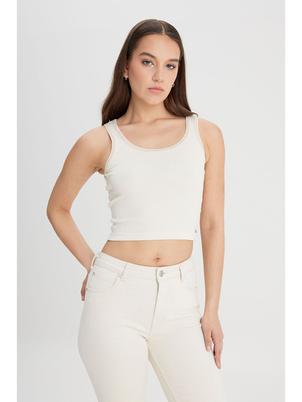 Slim Fit Dar Kesim Ekru Tişört-1