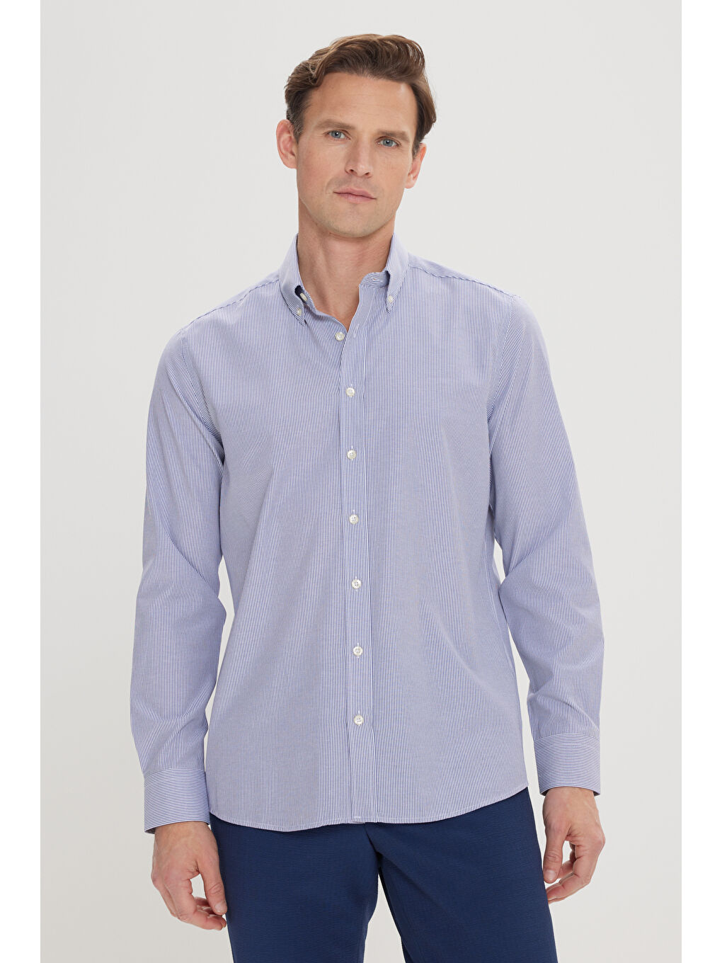 Erkek Beyaz-Mavi Slim Fit Dar Kesim Düğmeli Yaka Çizgili Gömlek