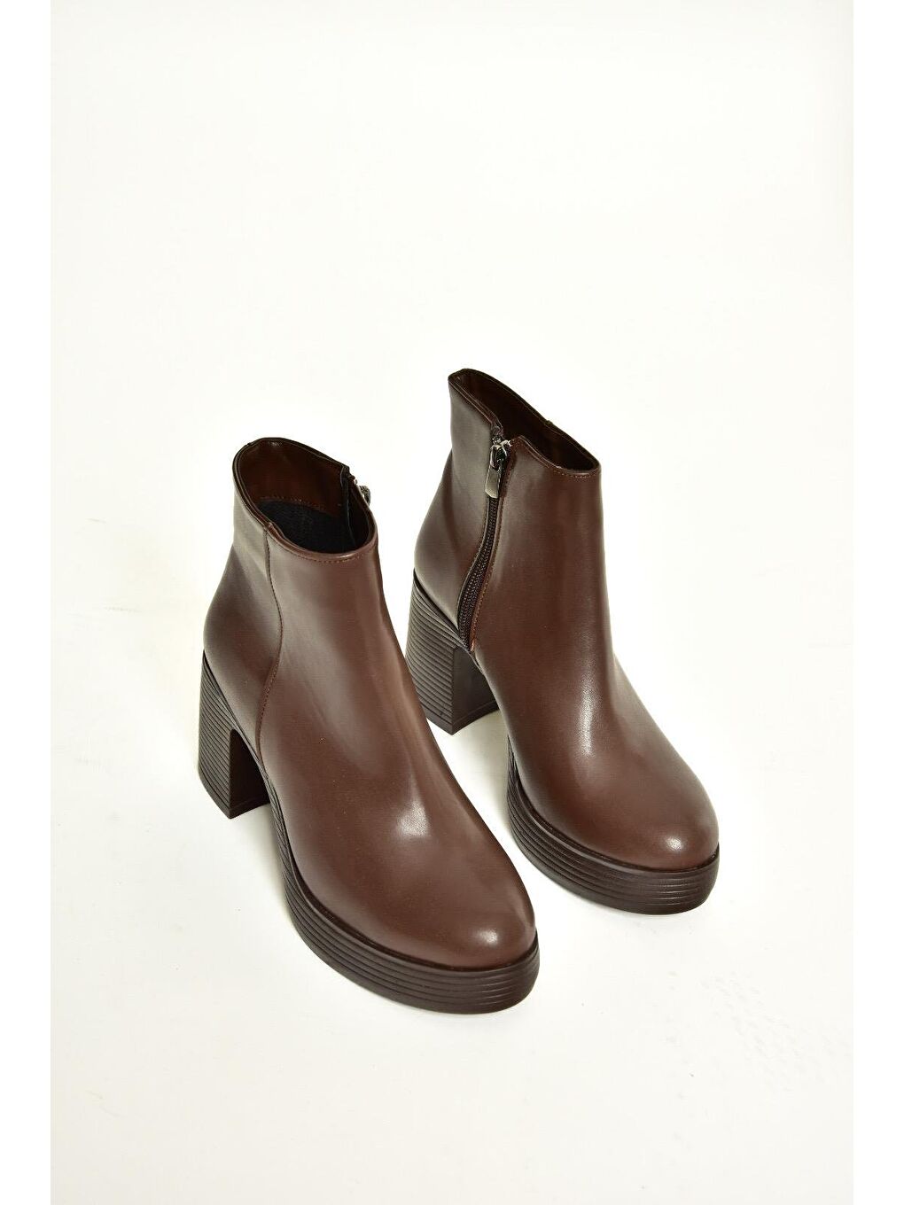 T8201974 Kahverengi Kadın Bot-2