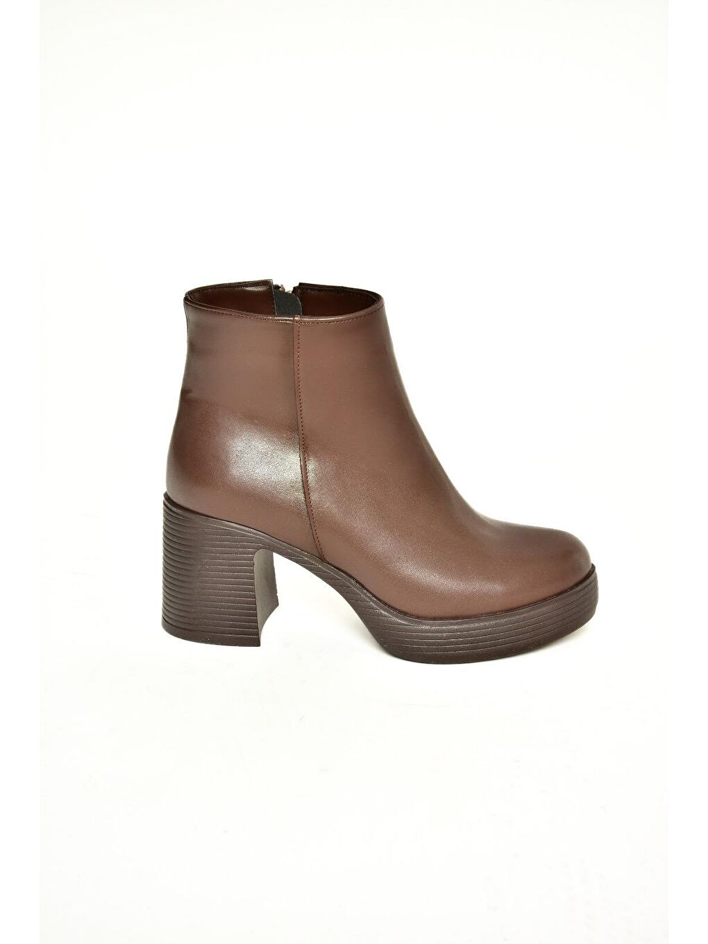T8201974 Kahverengi Kadın Bot-4