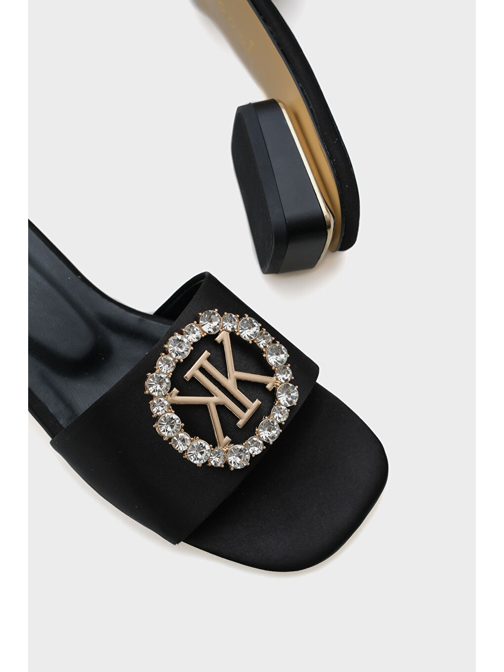 Siyah Malka Yuvarlak Küt Burunlu Taşlı Tokalı Kadın Kısa Topuklu Terlik-5