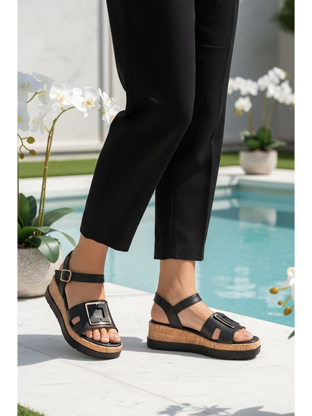 Kadın Siyah Hafif Topuklu Sandalet 35181 G-2