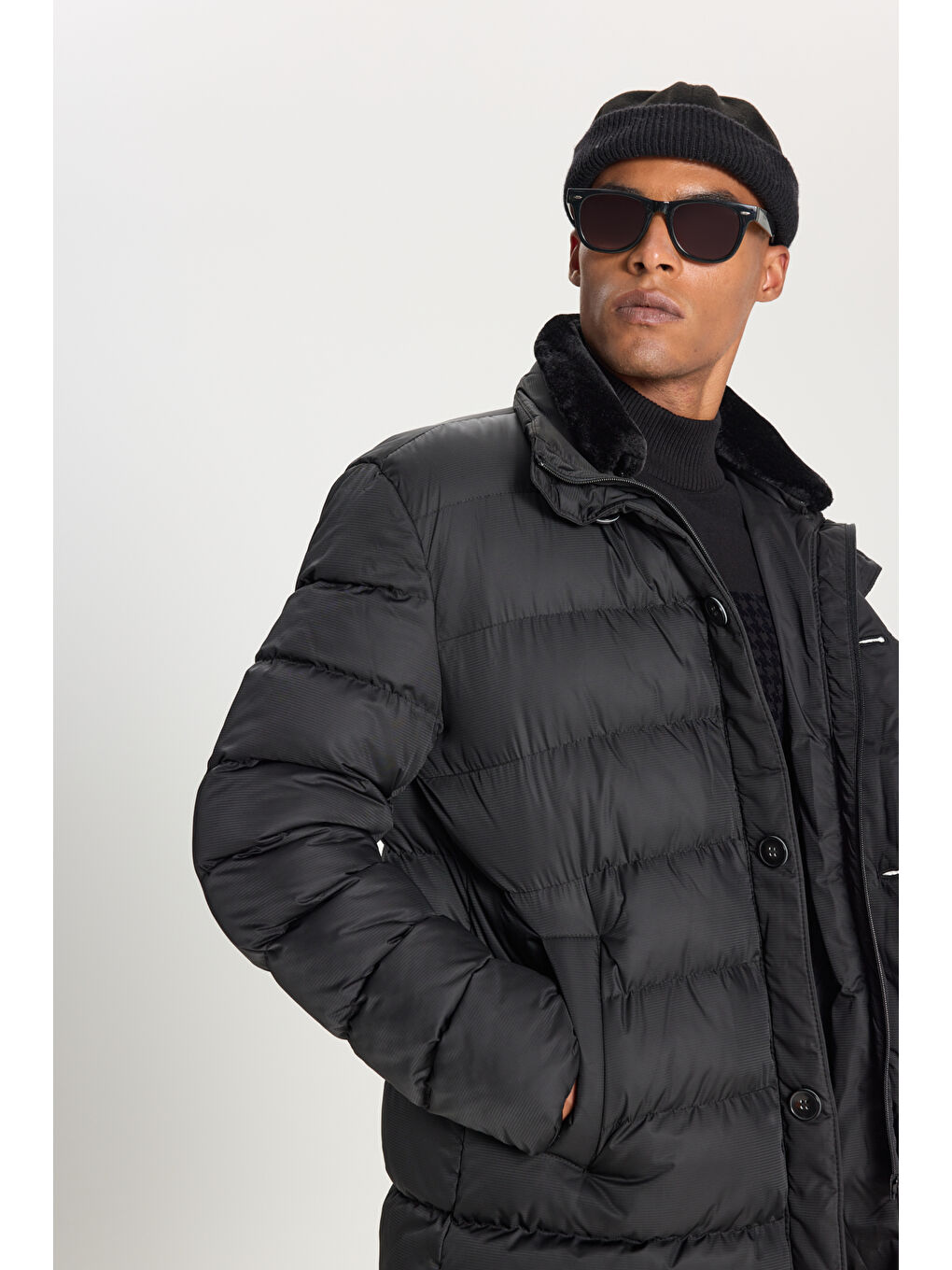 Erkek Siyah Standart Fit Normal Kesim Dik Yaka Yan Cepli Kaban-3