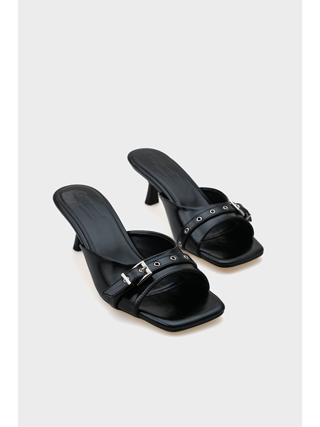 Gri Millie Küt Burunlu Orta Topuklu Metal Tokalı Kadın Terlik-1