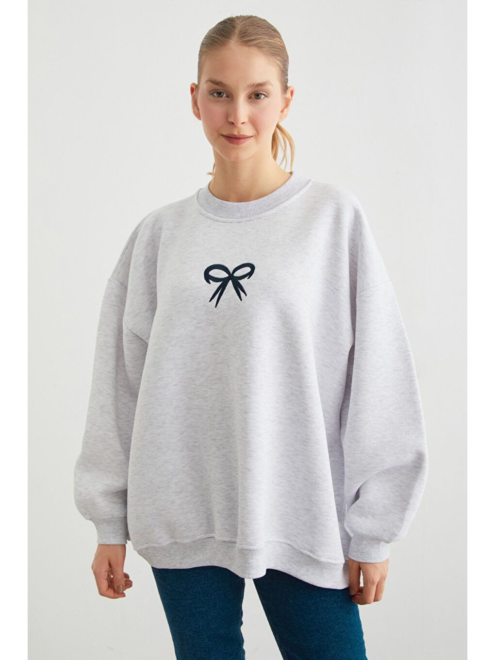 Gri 3 İplik Kurdele Nakışlı Oversize Sweatshirt