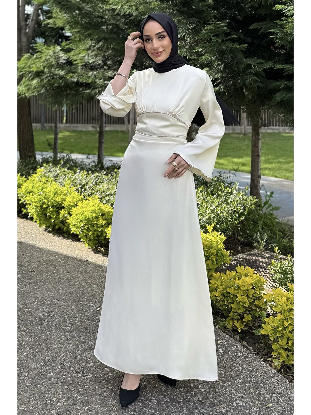Ekru Tesettür Yan Bağlamalı Taşlı Saten Abiye Elbise-2
