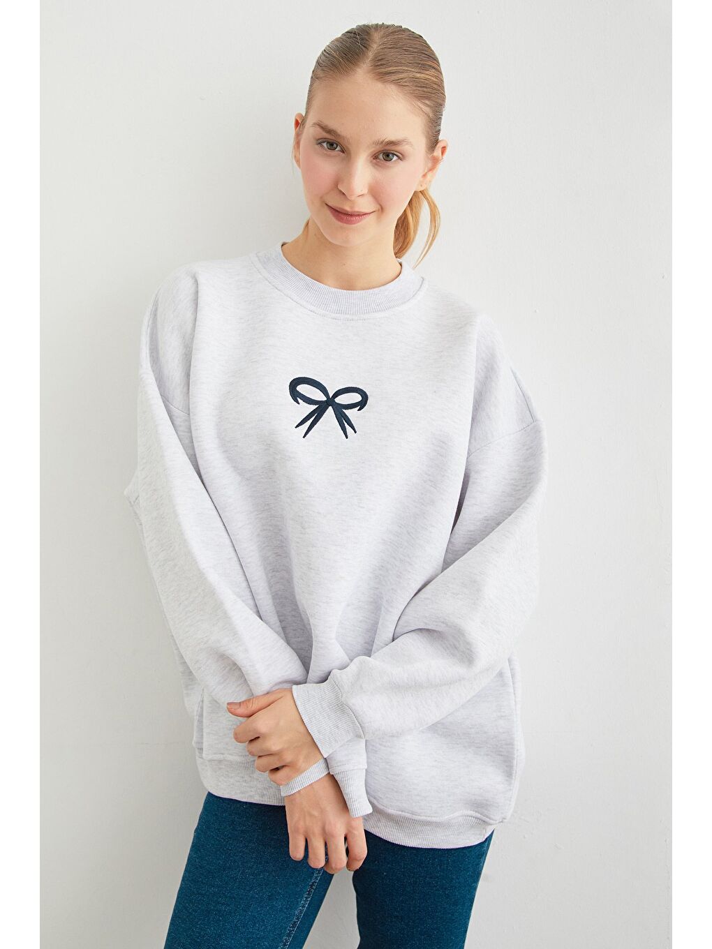 Gri 3 İplik Kurdele Nakışlı Oversize Sweatshirt-3
