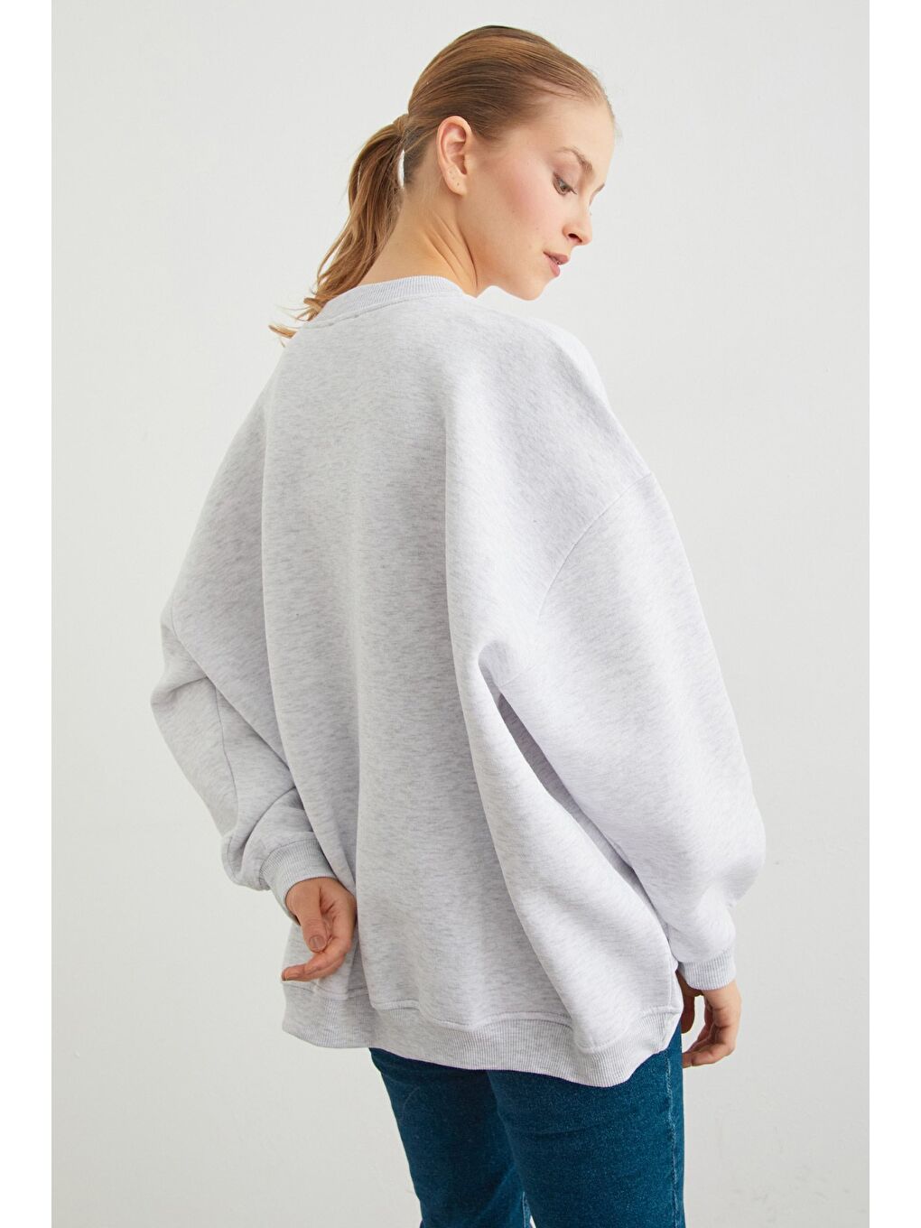 Gri 3 İplik Kurdele Nakışlı Oversize Sweatshirt-4