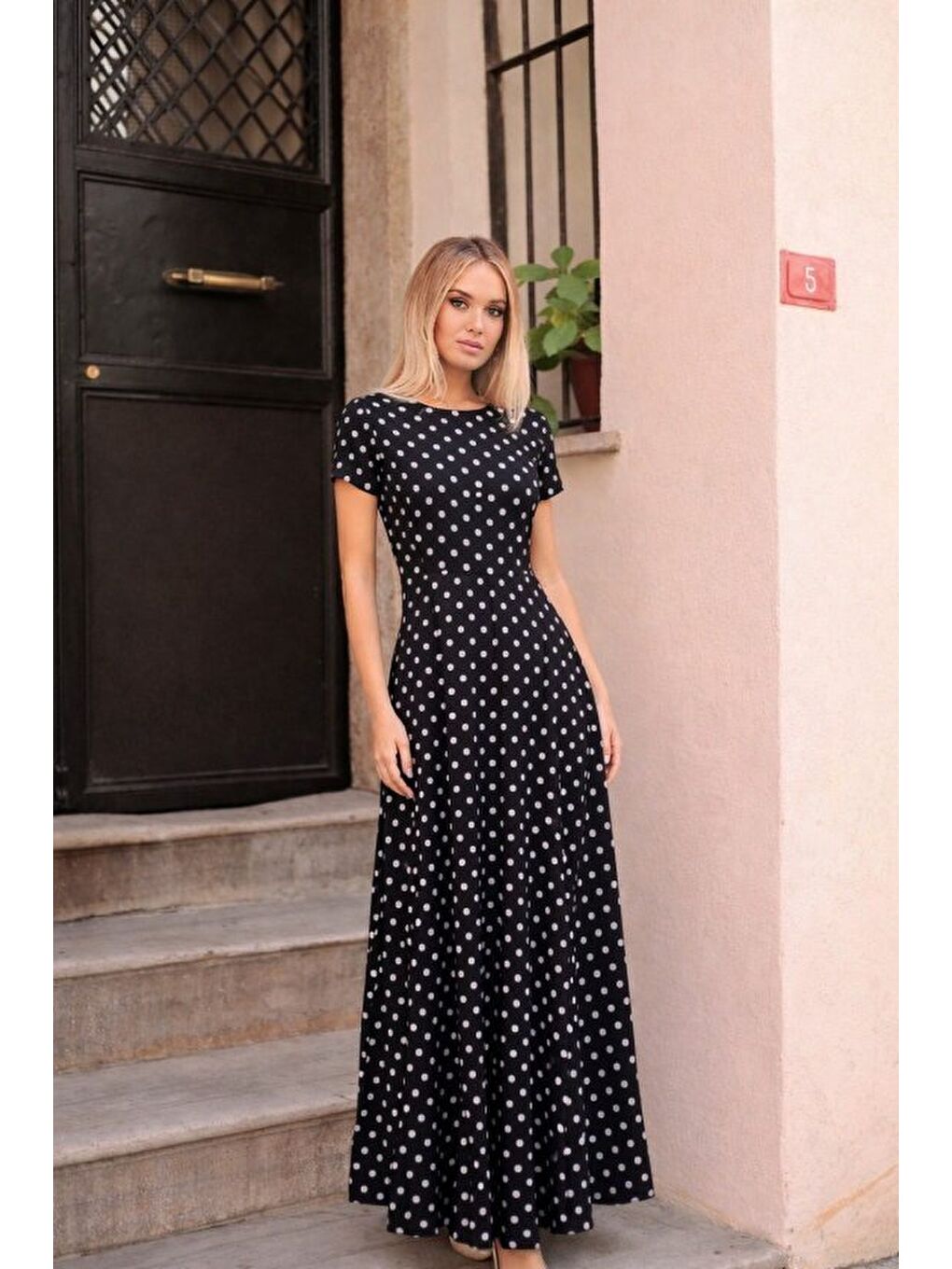 Siyah Kadın Kısa Kollu Bisiklet Yaka Puantiyeli Maksi örme Krep Elbise-1