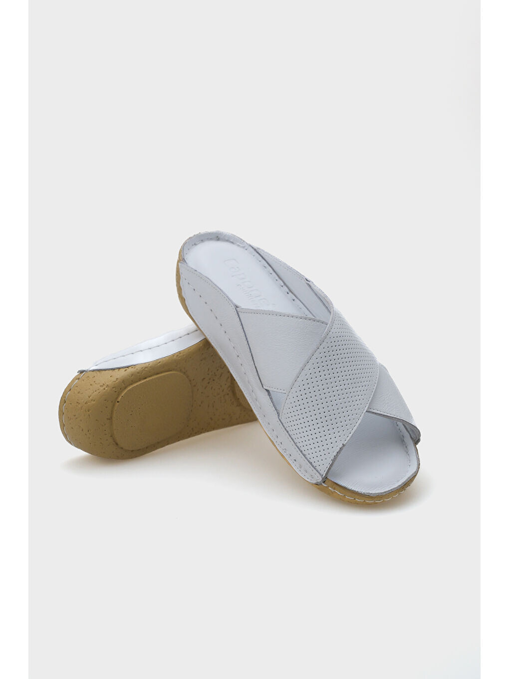 Beyaz Nissa Çapraz Bantlı Deri Konfor Anatomik Kadın Terlik-3