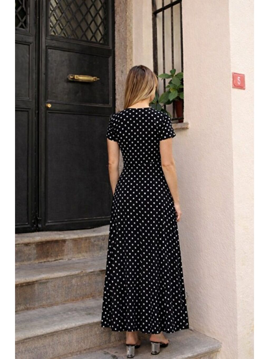 Siyah Kadın Kısa Kollu Bisiklet Yaka Puantiyeli Maksi örme Krep Elbise-2