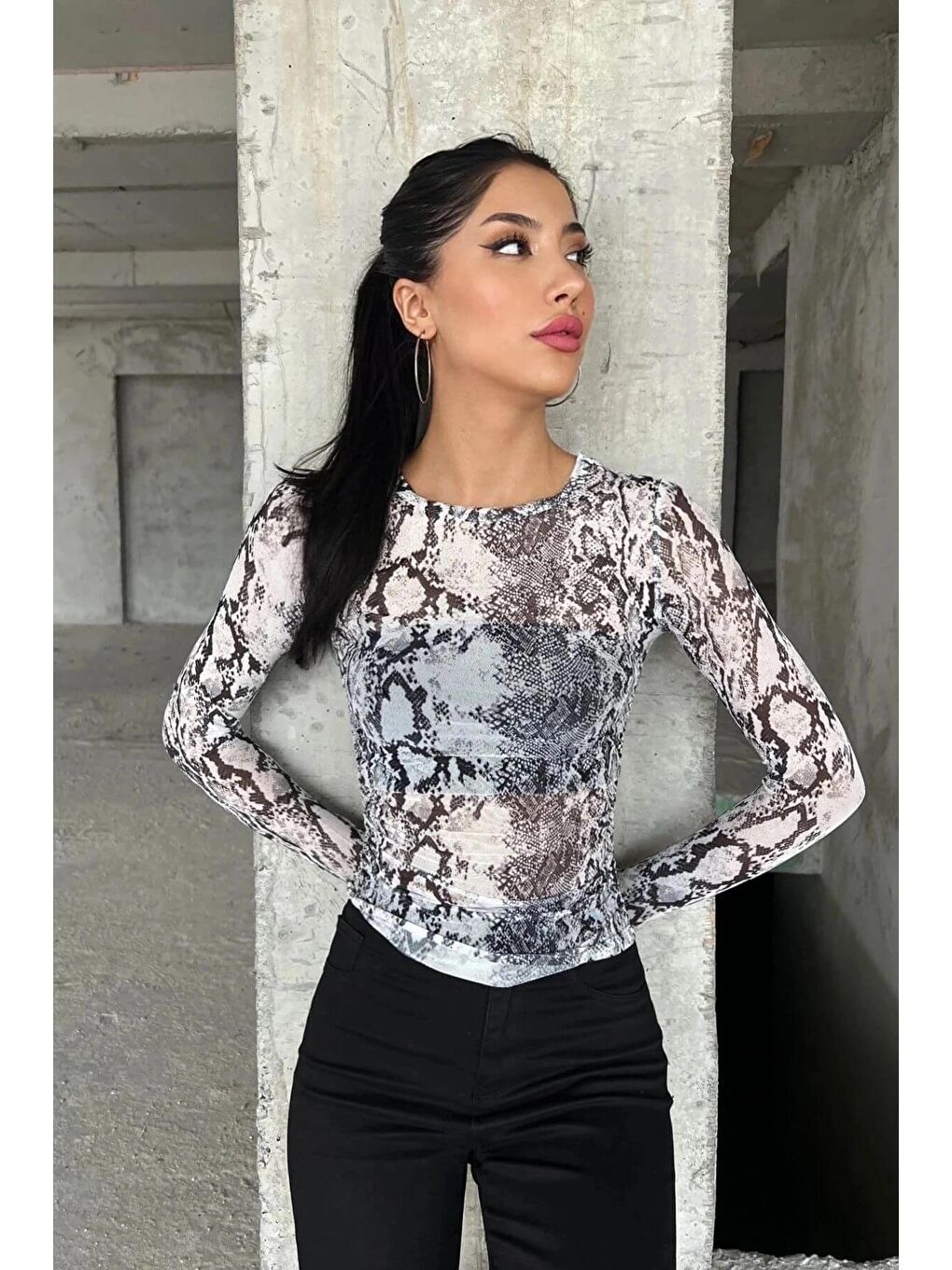 Beyaz Yuvarlak Yaka Yan Büzgülü Tül Bluz-2