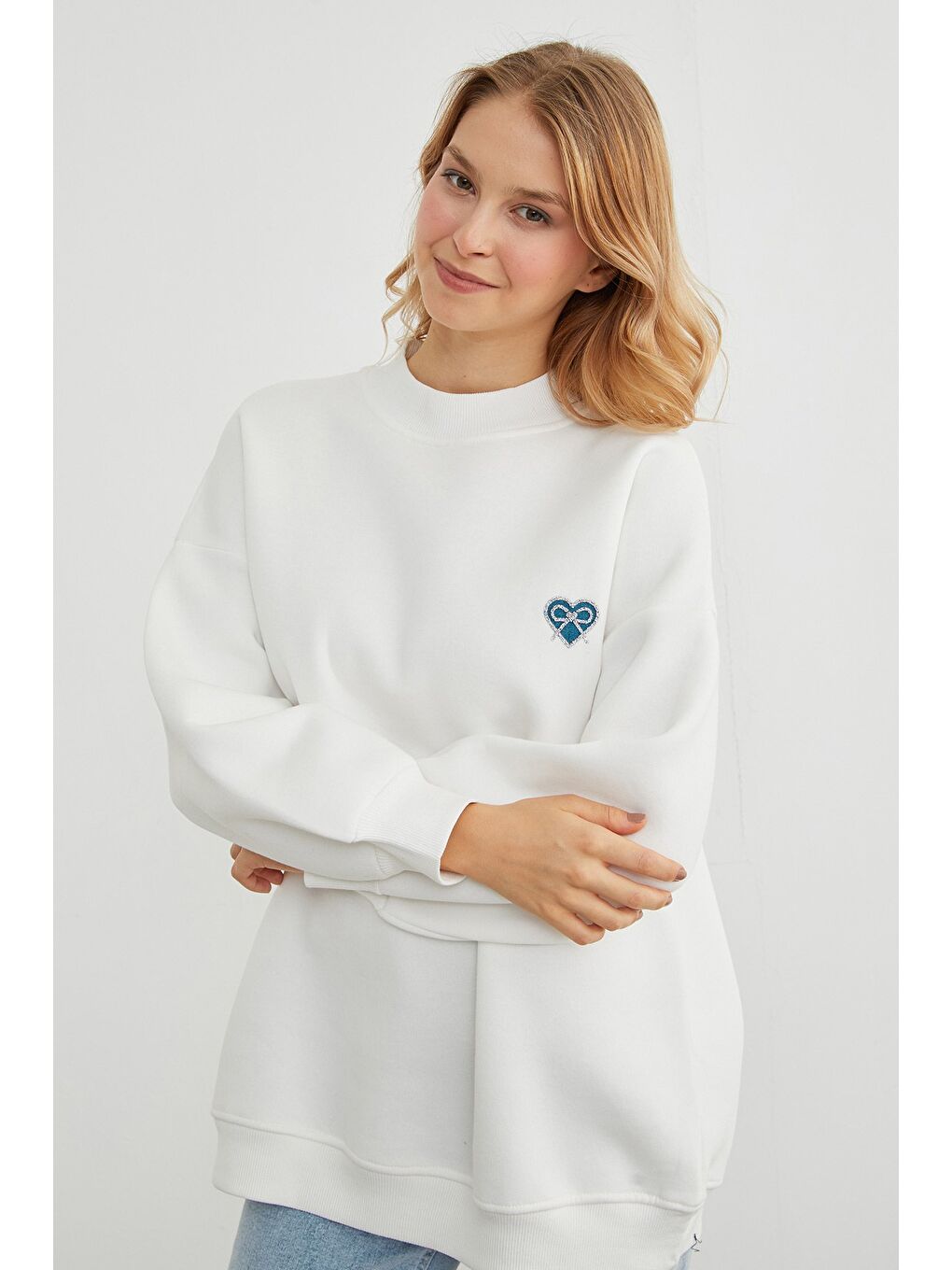 Beyaz 3 İplik Kurdele Taş İşlemeli Oversize Sweatshirt-2