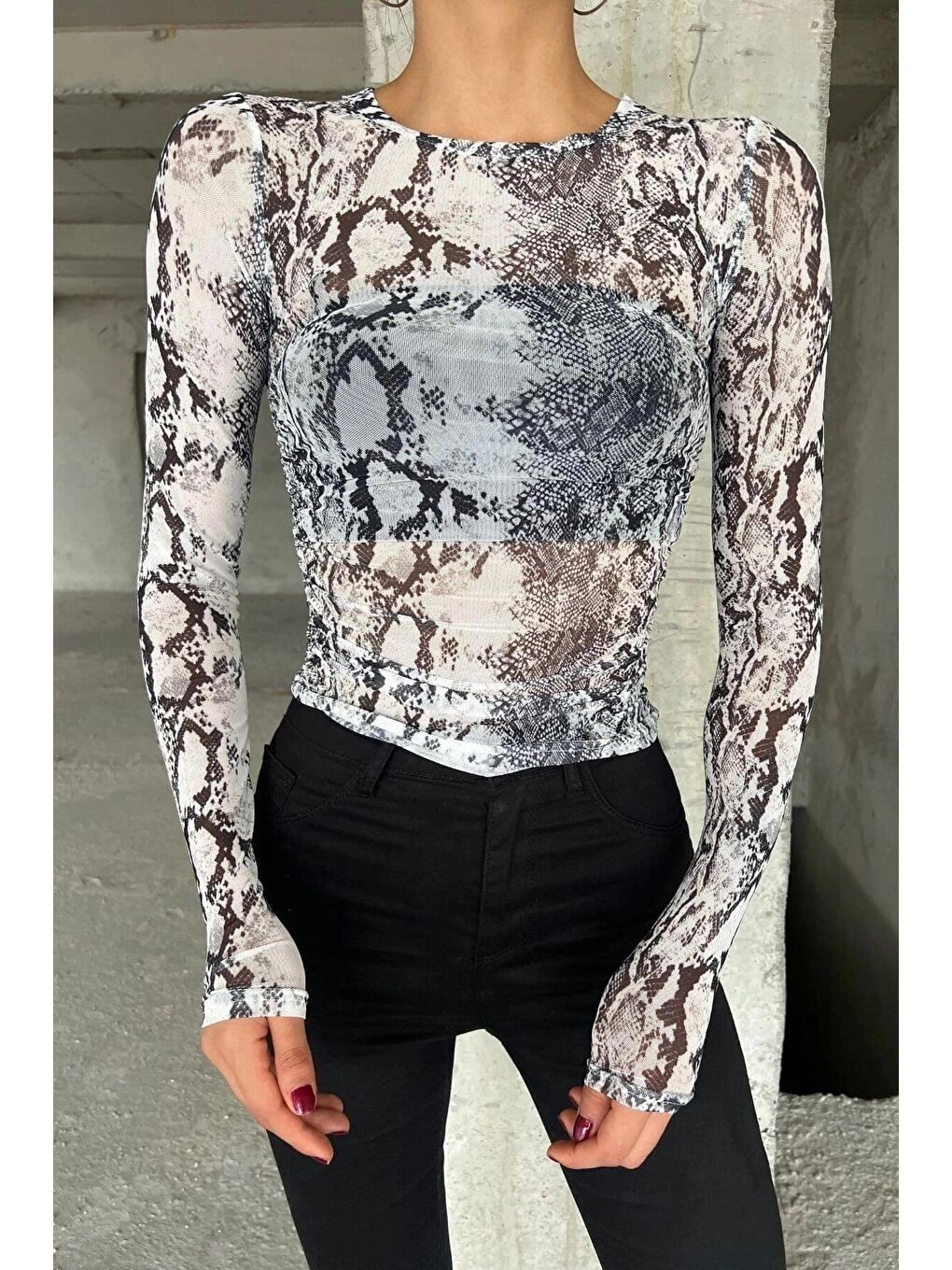 Beyaz Yuvarlak Yaka Yan Büzgülü Tül Bluz-3