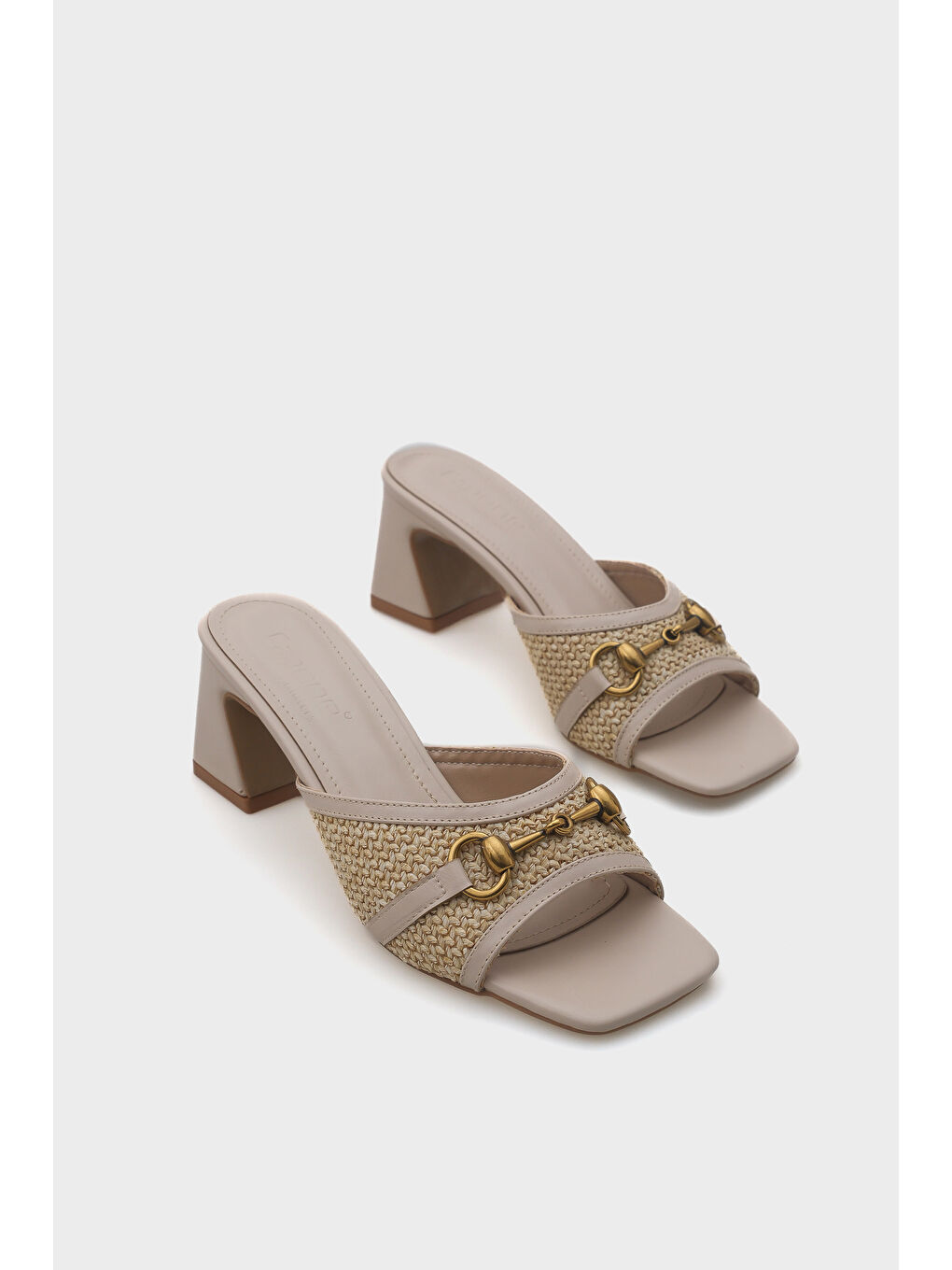 Bej Natalie Hasır Orta Topuklu Ahşap Tokalı Kadın Terlik-1