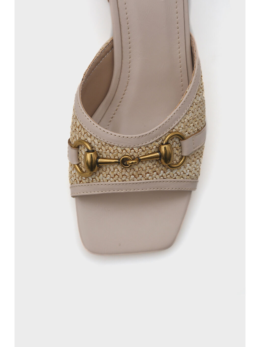 Bej Natalie Hasır Orta Topuklu Ahşap Tokalı Kadın Terlik-2