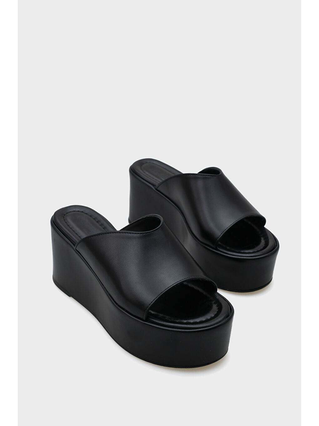 Siyah Marta Platform Metalik Tek Bantlı Kadın Terlik-1