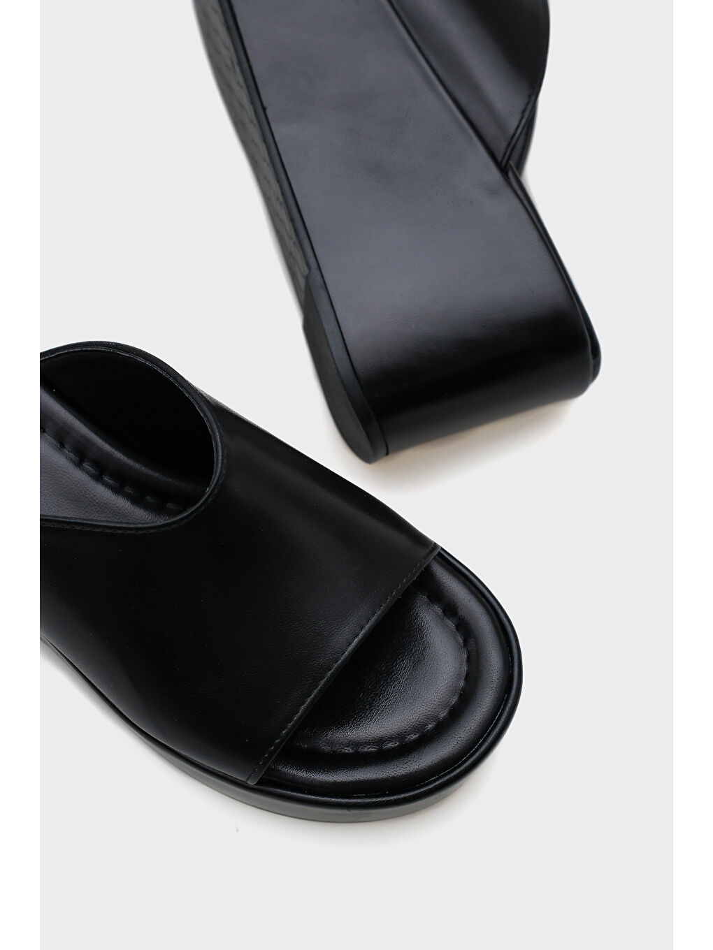 Siyah Marta Platform Metalik Tek Bantlı Kadın Terlik-3